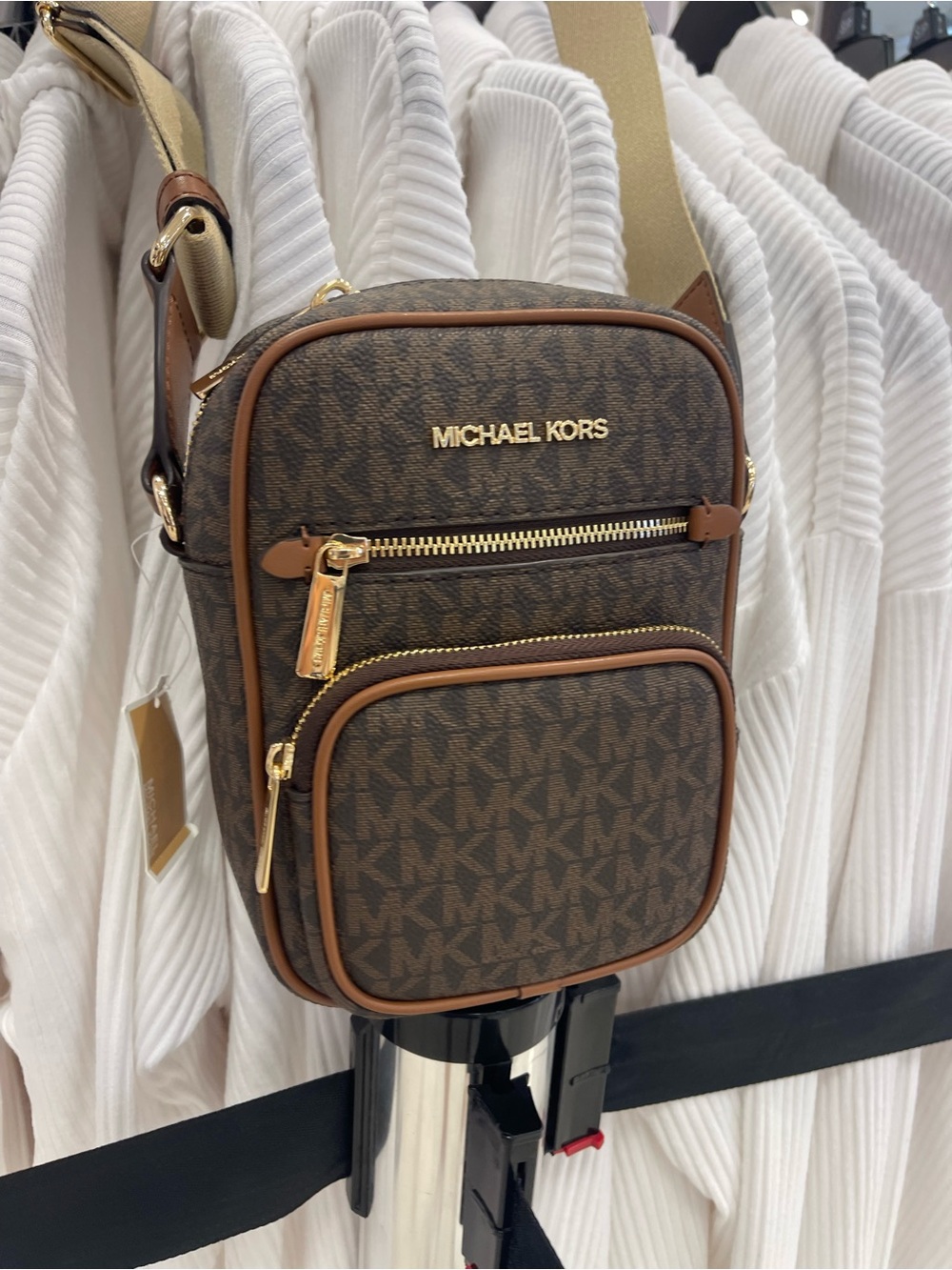 MICHAEL KORS Jet Set Medium Flight NS Pocket Signature Logo Crossbody
Brown
NWT - Picture 13 of 16